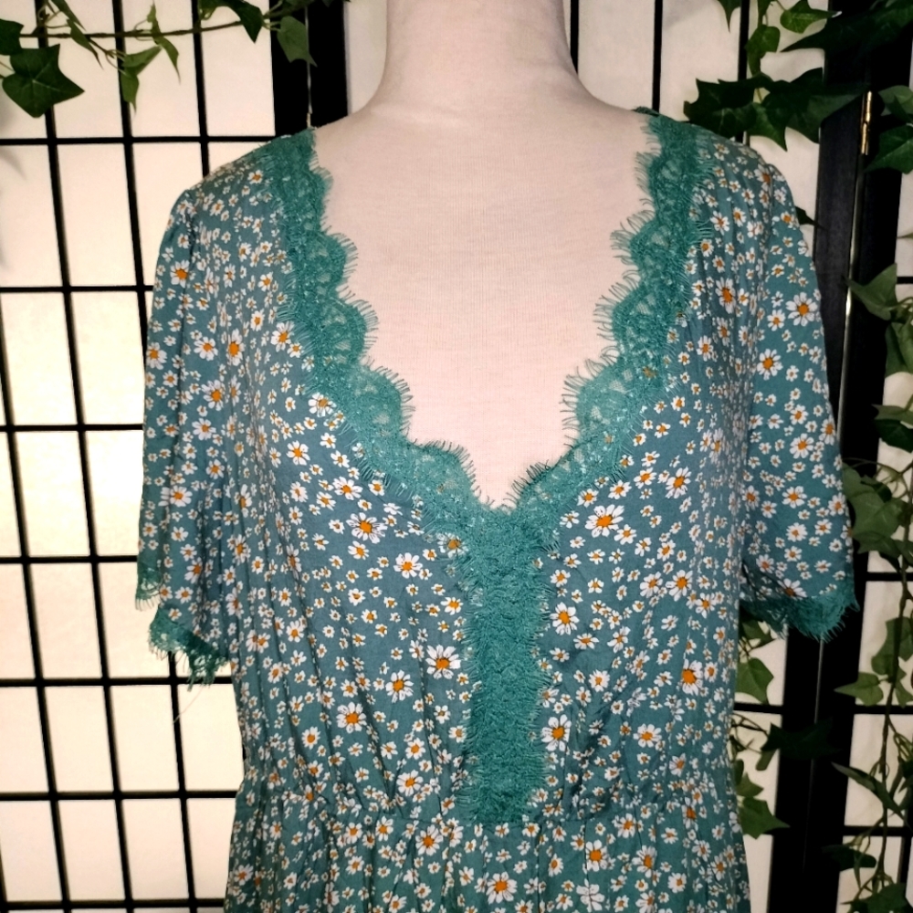 BLOOMCHIC Floral Print Green Maxi Dress Size 14